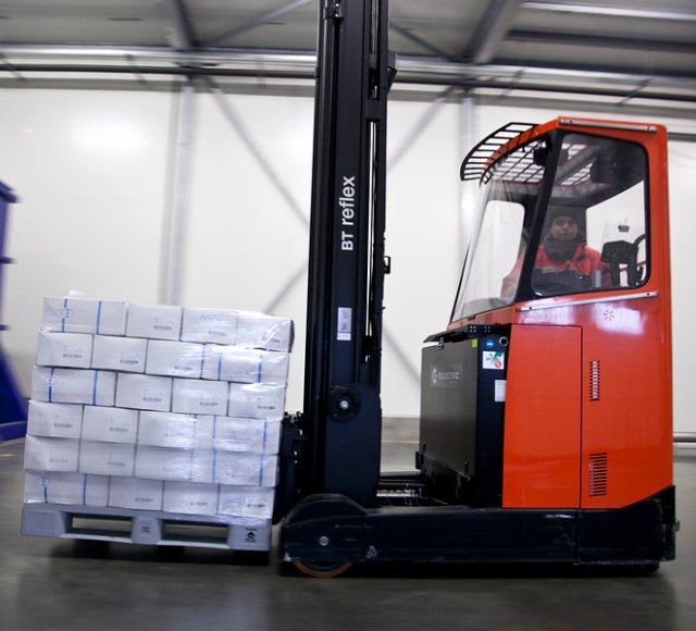 Invriezen - Heftruck naar vriesopslag